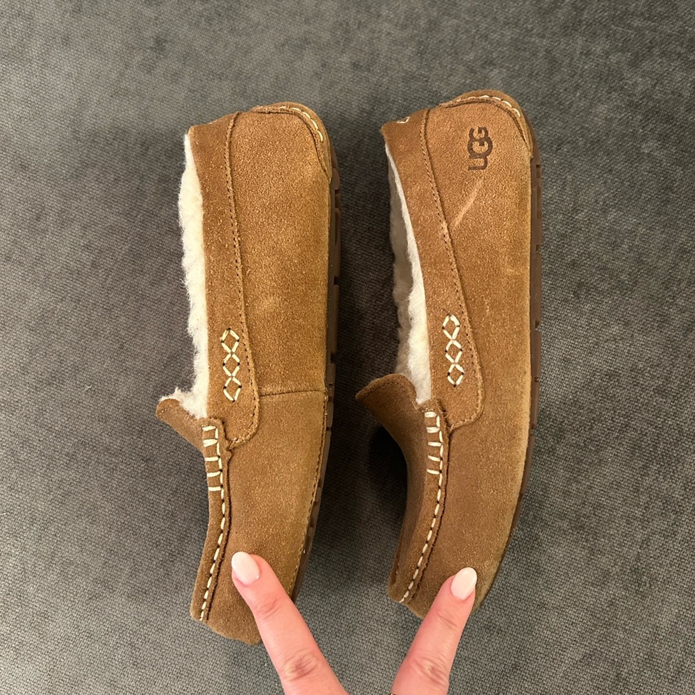 UGG Slip ons - Picture 2 of 9